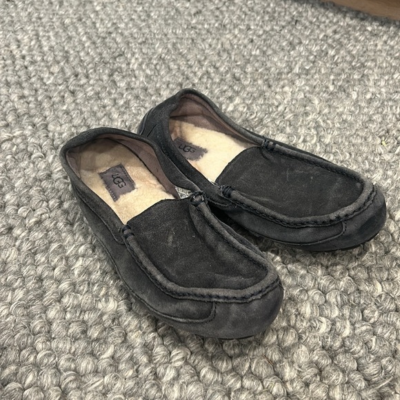 UGG Men's Ascot Slipper in Navy - Picture 2 of 9